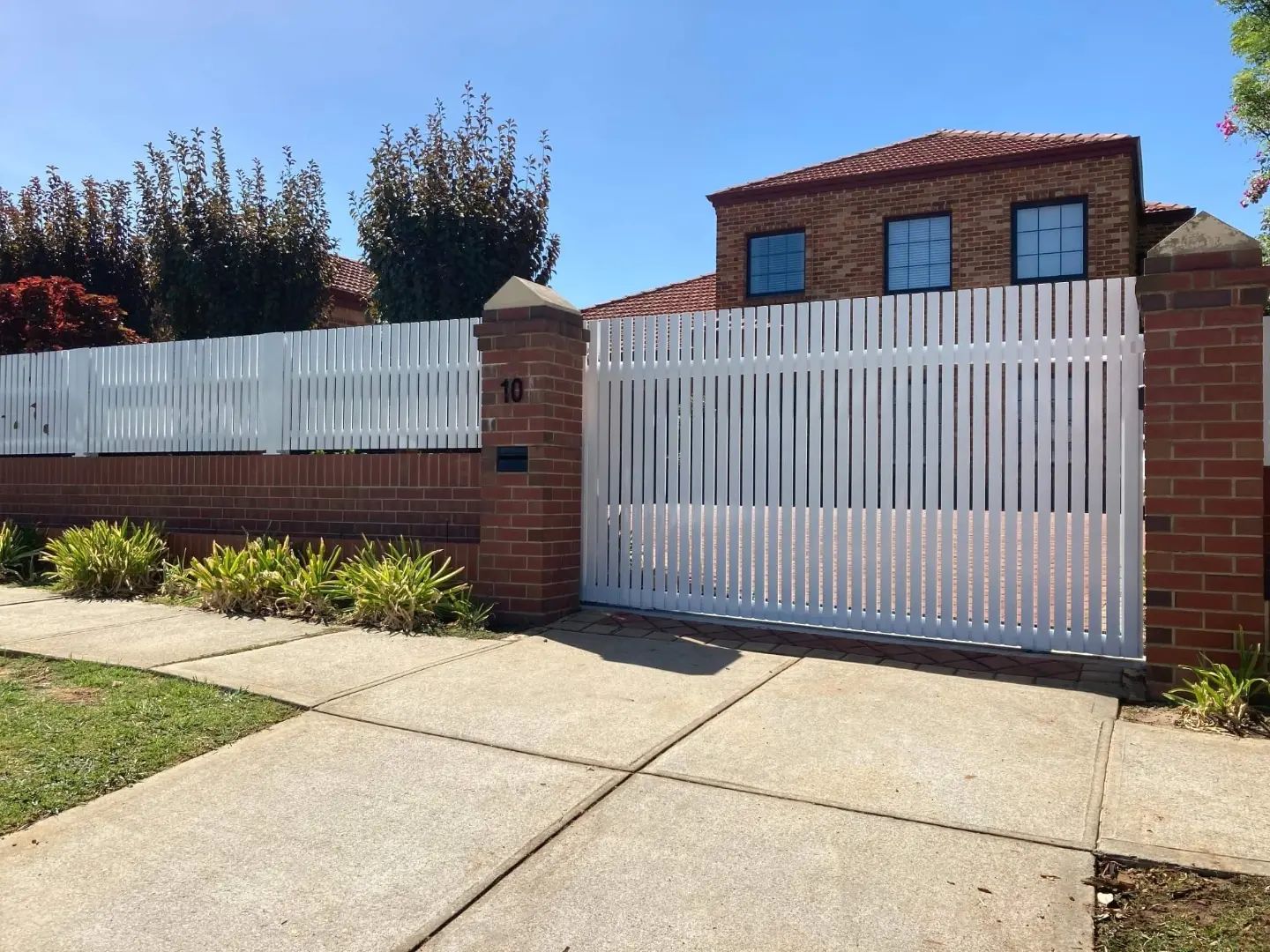 The Victoria Automated Sliding Gate